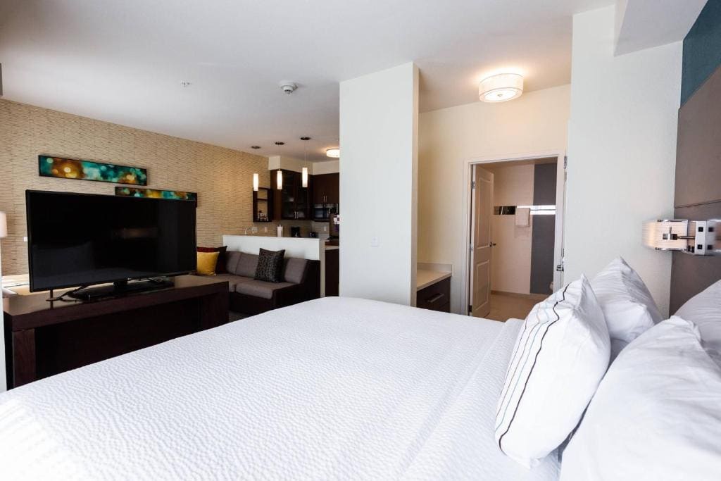 King Studio with Sofa Bed room - Image 1