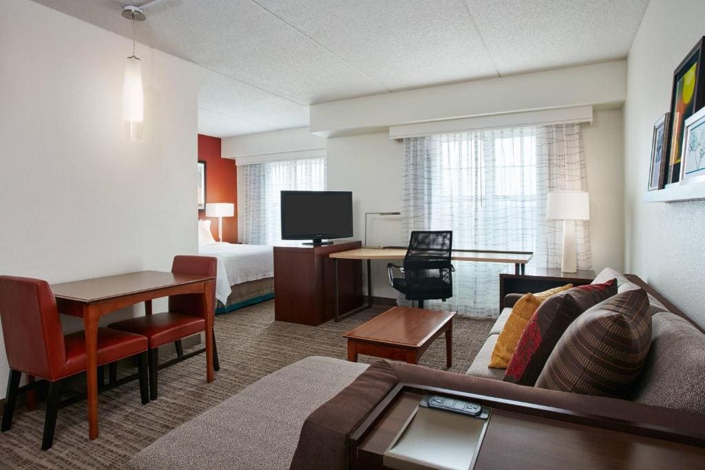 Queen Studio with Sofa Bed room - Image 2