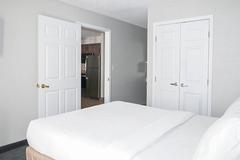 Two-Bedroom Suite room - Image 3