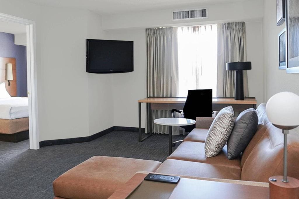 One-Bedroom Suite room - Image 2