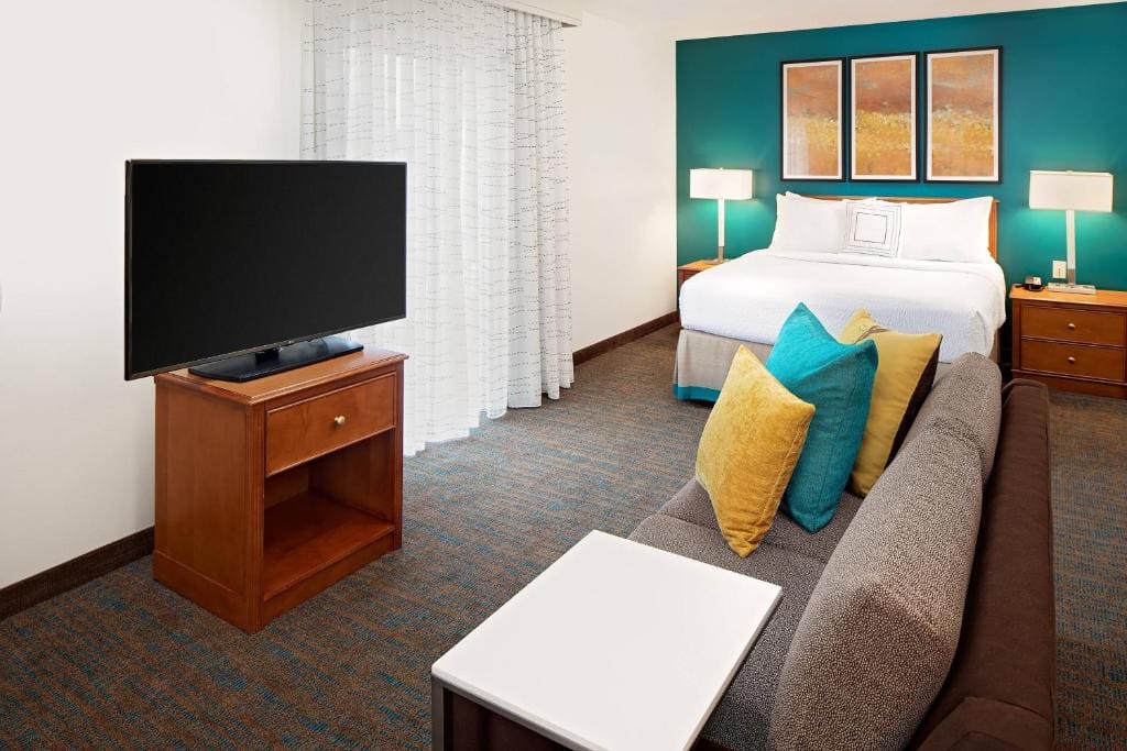 King Studio with Sofa Bed room - Image 2