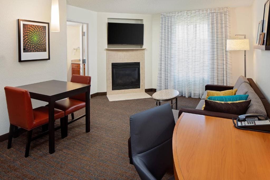 One-Bedroom King Corner Suite room - Image 1