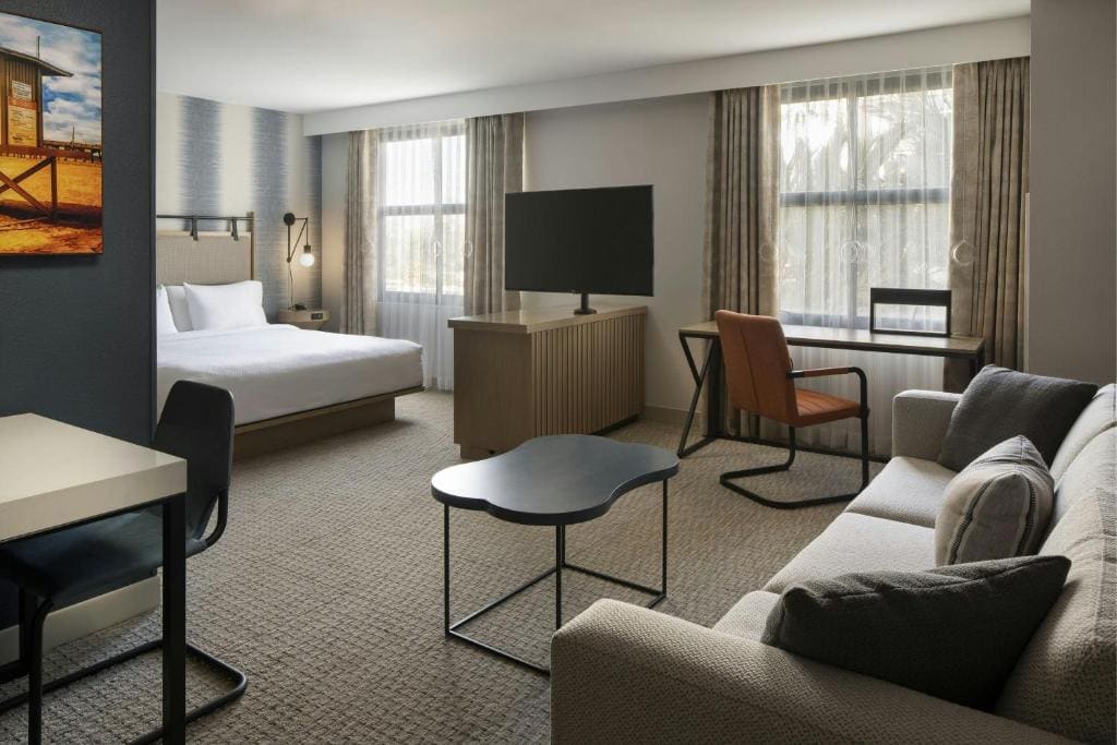Studio Suite with Sofa Bed room - Image 1