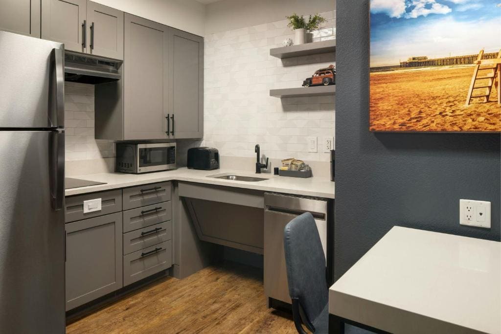 Studio Suite with Sofa Bed room - Image 2