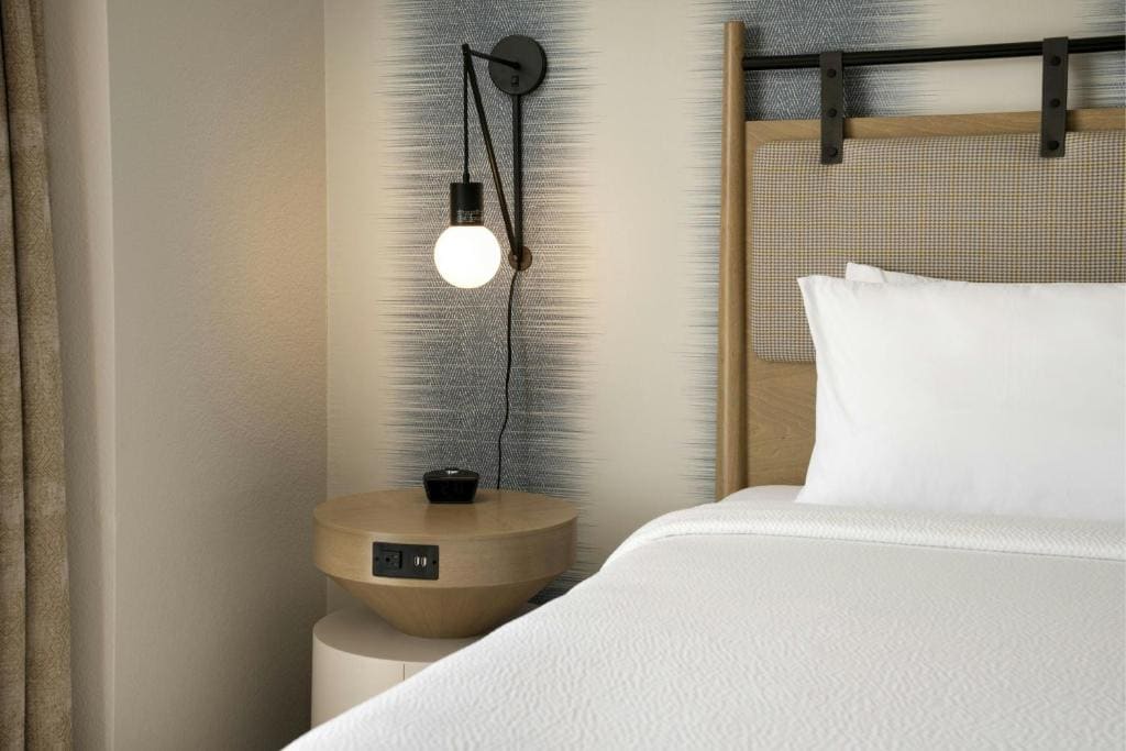 One-Bedroom King Suite with Sofa Bed - Mobility and Hearing Accessible with Tub room - Image 3