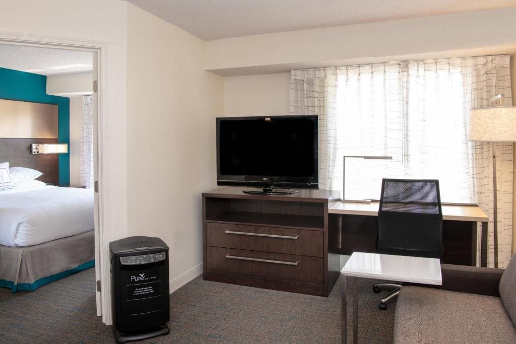 One-Bedroom King Suite with Sofa Bed - Allergy Friendly room - Image 1