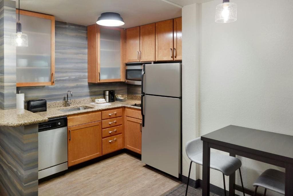 King Studio with Sofa Bed - Hearing Accessible room - Image 1