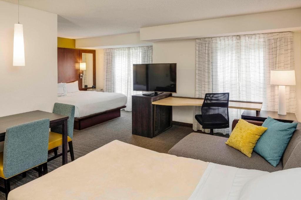 King Studio with Sofa Bed room - Image 1