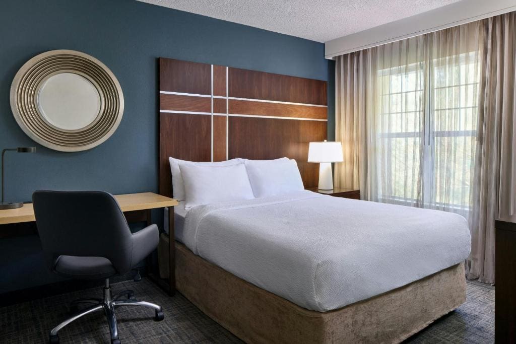 One-Bedroom Suite room - Image 1
