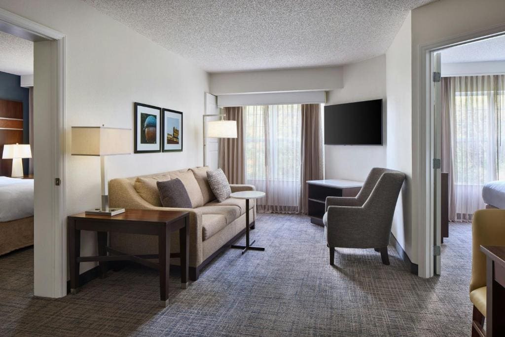 One-Bedroom Suite room - Image 3