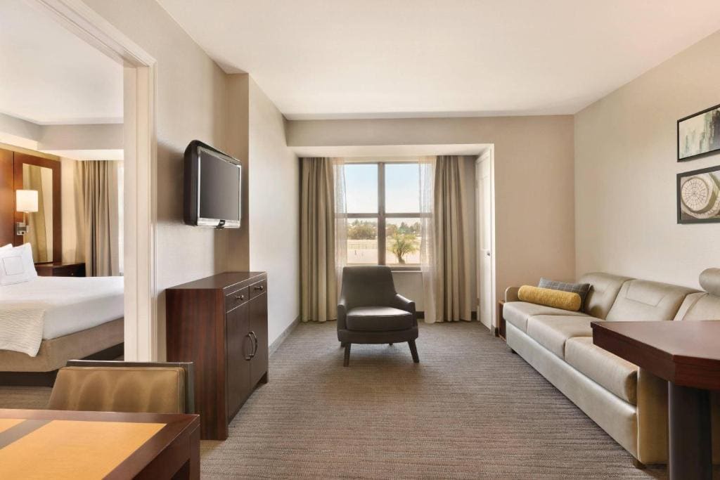One-Bedroom King Suite room - Image 2