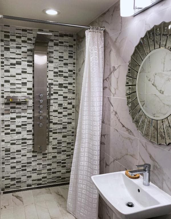 Family Room room - Image 3