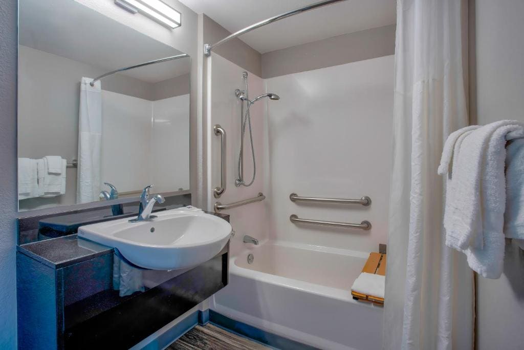 Double Room - Disability Access - Non-Smoking room - Image 3