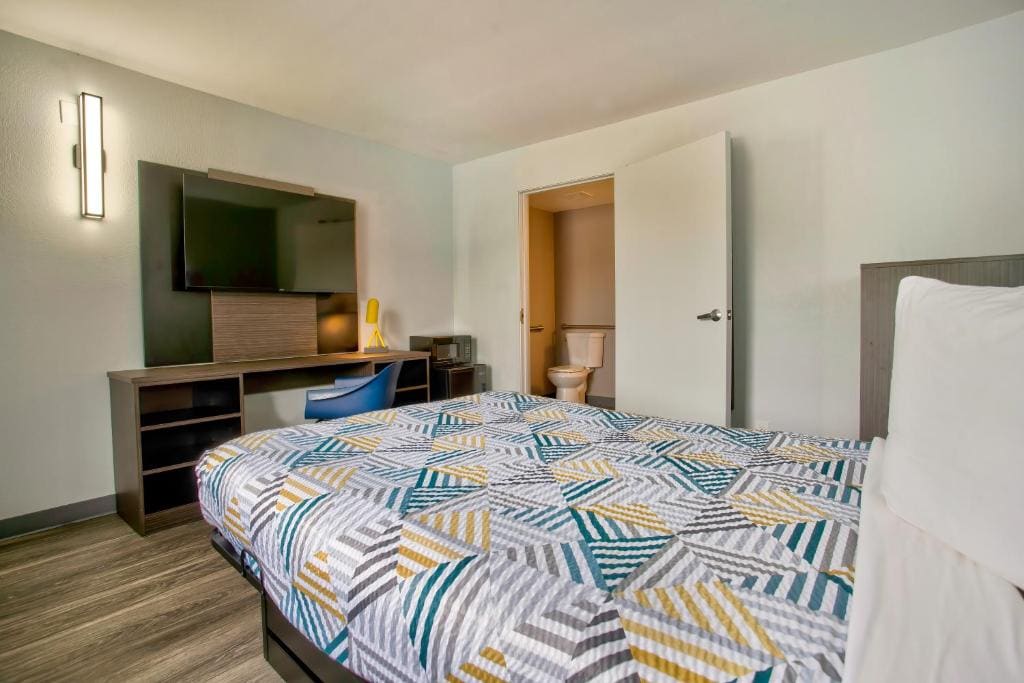 Double Room - Disability Access - Roll In Shower room - Image 3