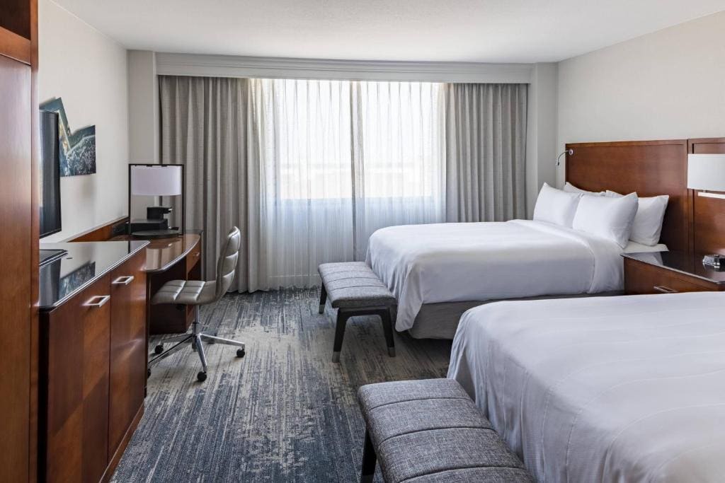 Concierge Room with King or Two Double Beds room - Image 3