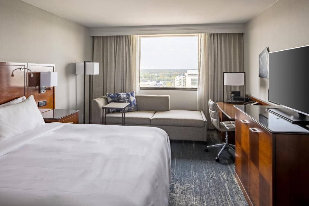 Concierge Room with King or Two Double Beds room - Image 2