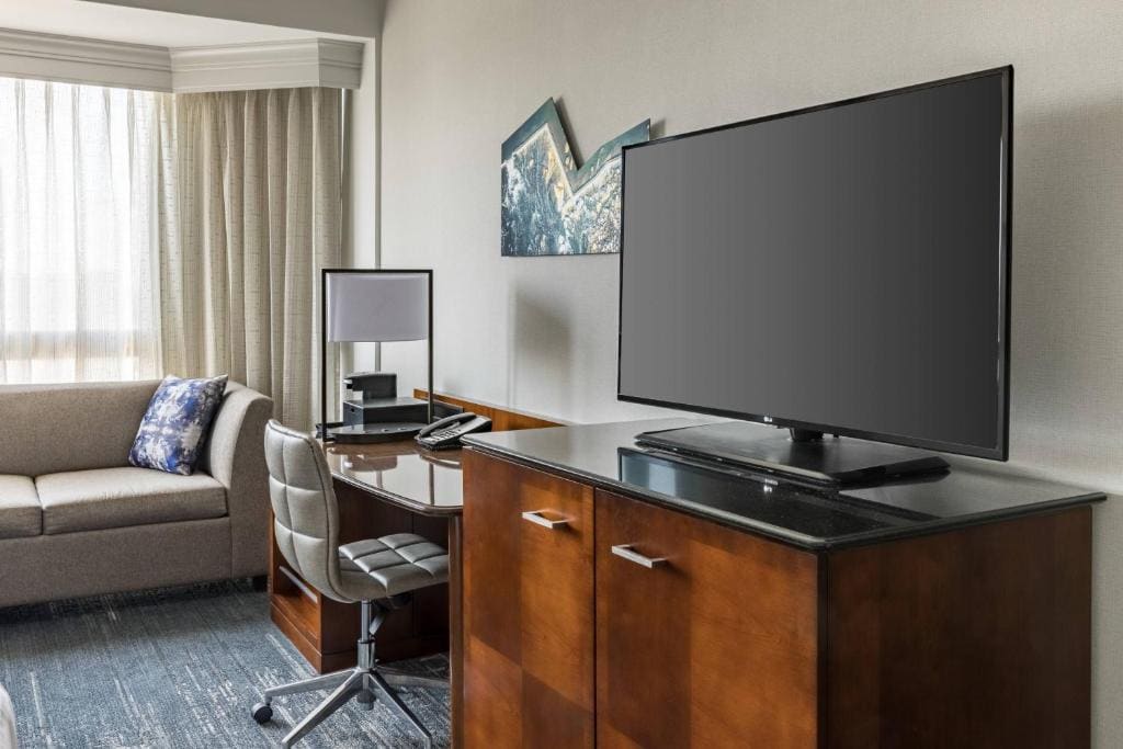 Premium Room with King or Two Single Beds room - Image 3