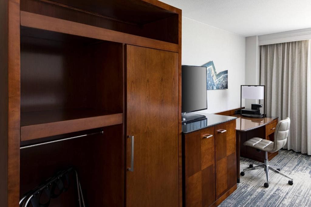 Guest Room with 2 Double Beds room - Image 1