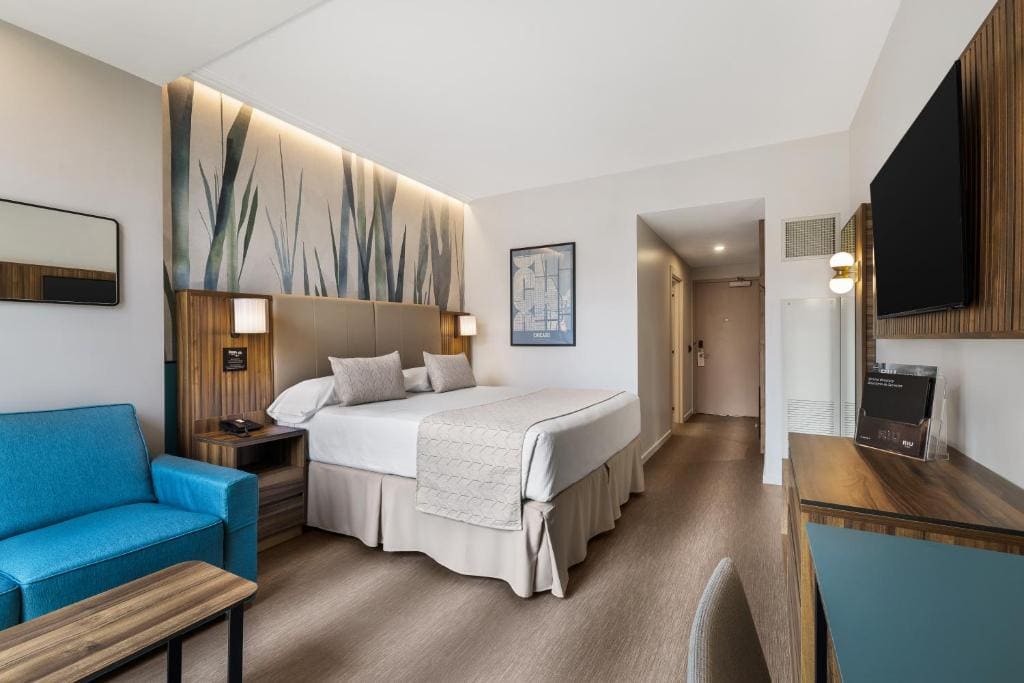 Deluxe Family King Room room - Image 1