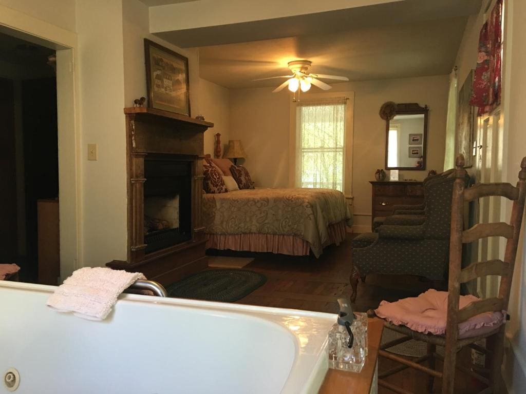 Deluxe King Room room - Image 1
