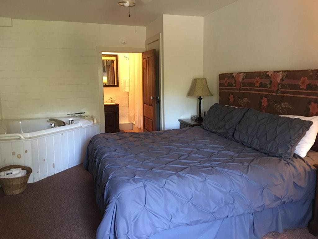 Deluxe King Room room - Image 3