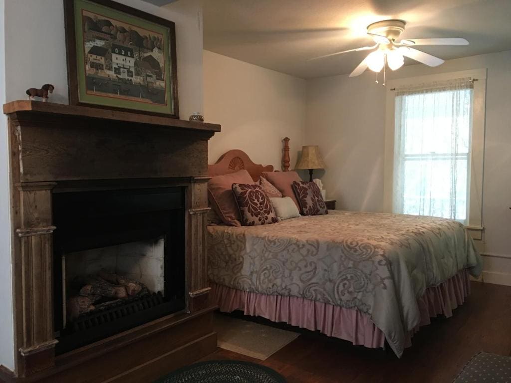Deluxe King Room room - Image 2