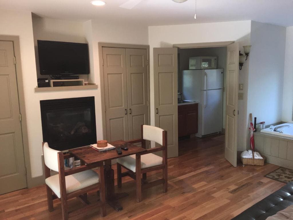 One-Bedroom Chalet room - Image 3