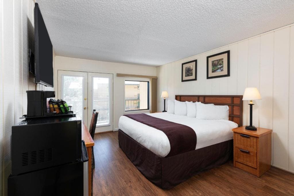 Signature King Guestroom room - Image 2