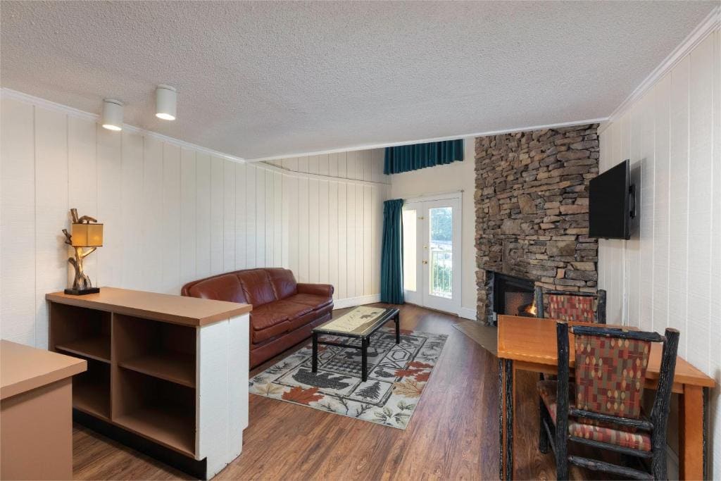River View Signature King Loft room - Image 3