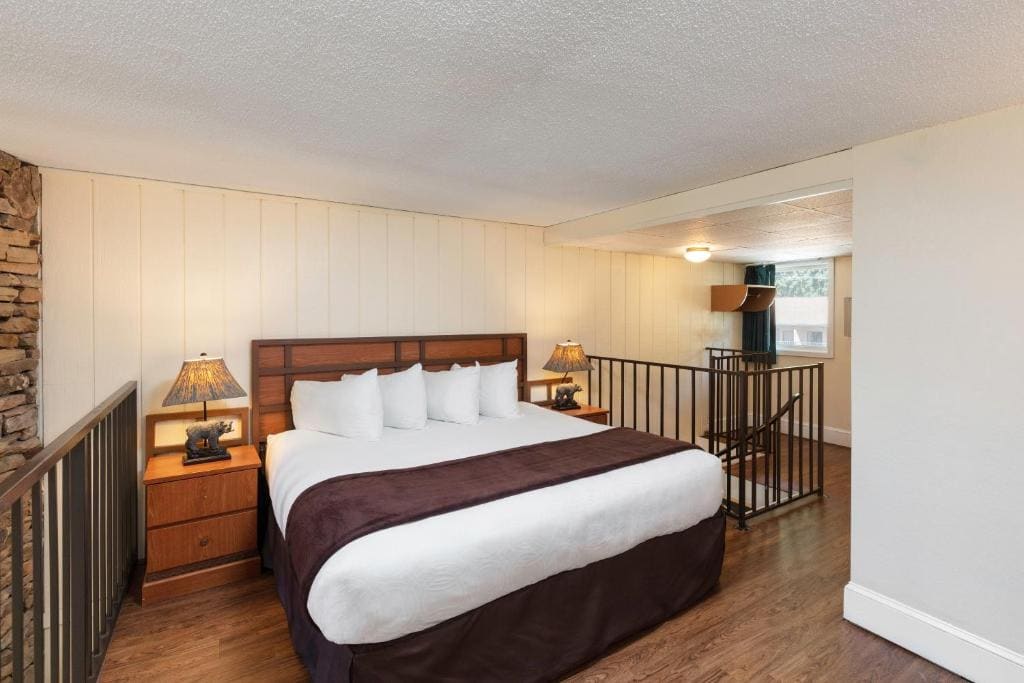 River View Signature King Loft room - Image 1
