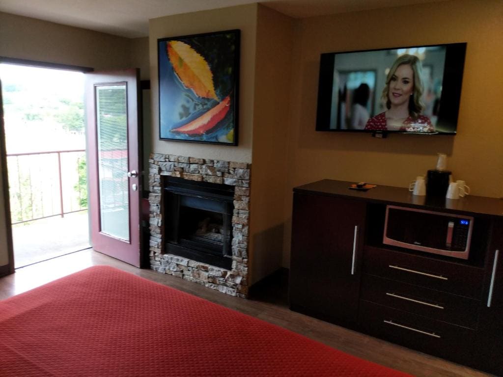King Suite with Spa Bath room - Image 3
