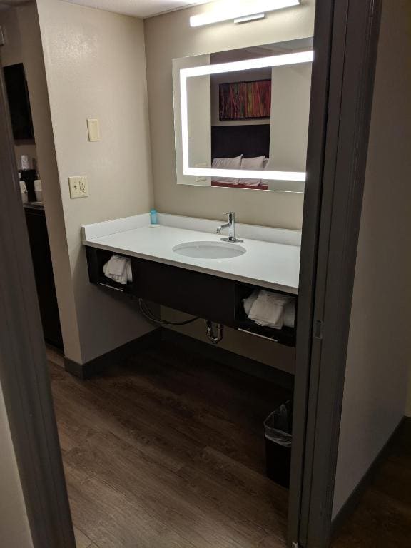 King Suite room - Image 3
