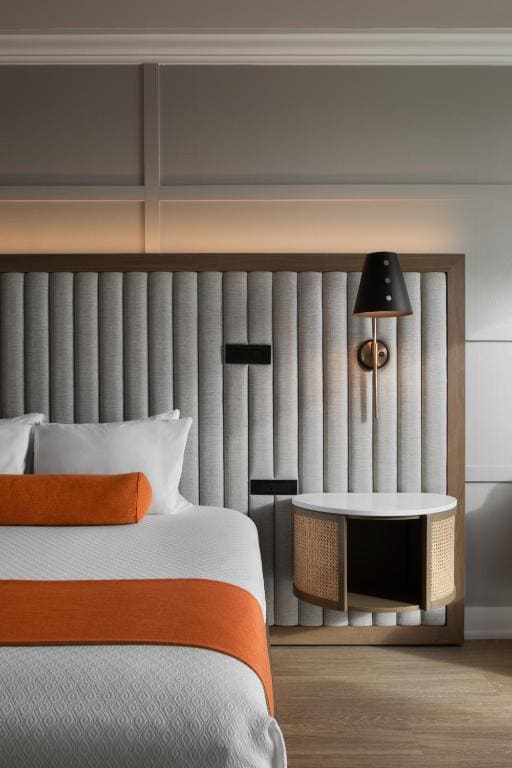 Junior Suite with Balcony, City View, 1 King Bed room - Image 2