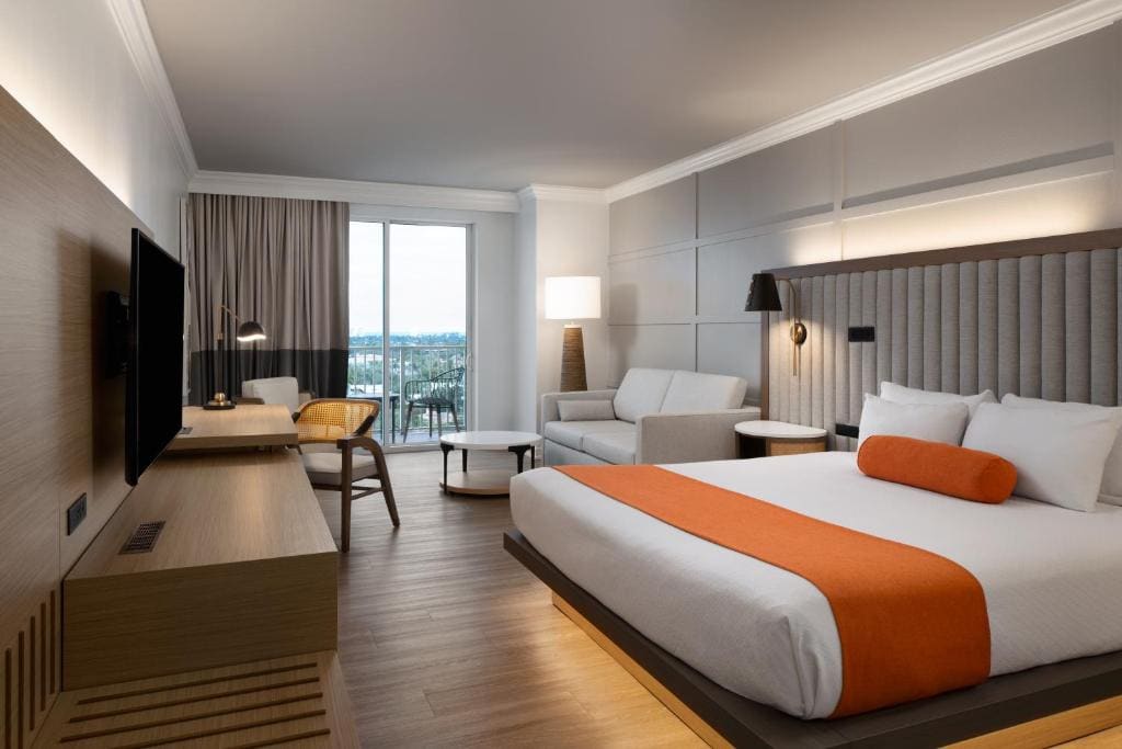 Junior Suite with Balcony, City View, 1 King Bed room - Image 1