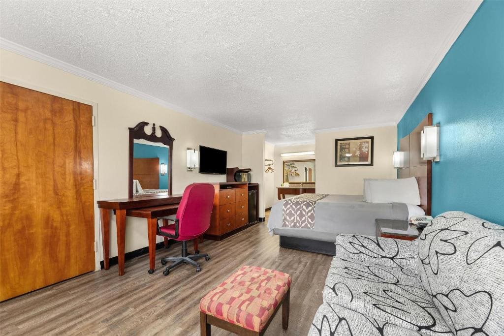 King Room - Non-Smoking room - Image 2
