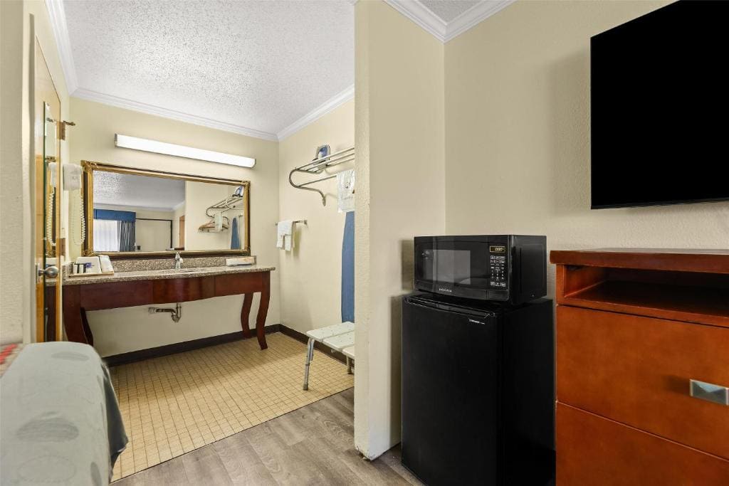 Double Room with Two Double Beds- Non Smoking room - Image 3