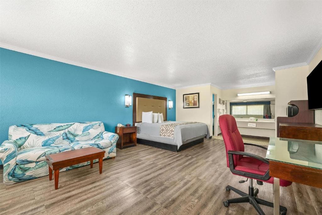 King Room - Non-Smoking room - Image 3