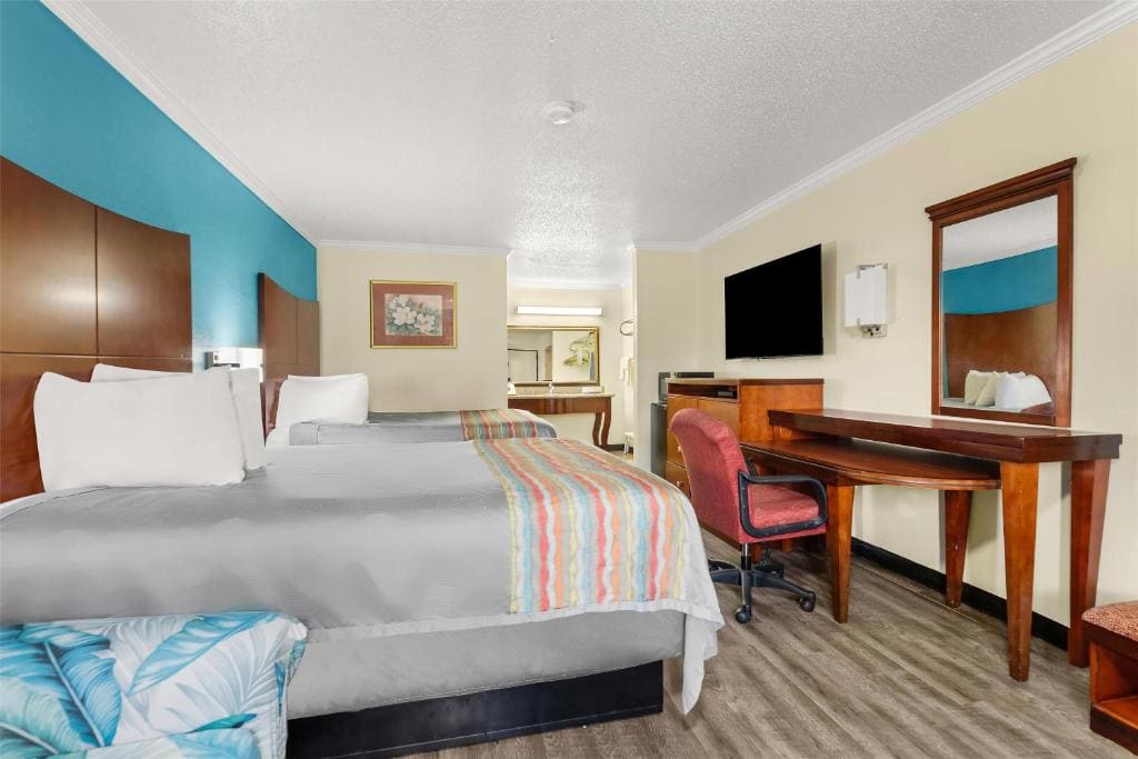 Double Room with Two Double Beds- Non Smoking room - Image 1