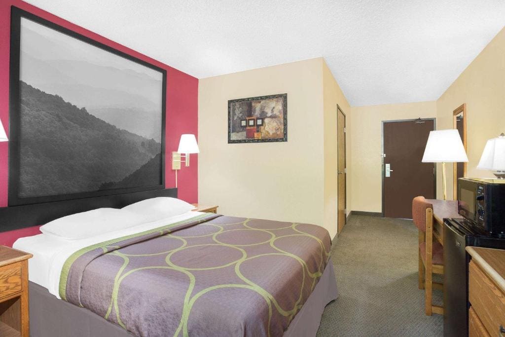 Deluxe Double Room with Two Double Beds - Non-Smoking room - Image 3
