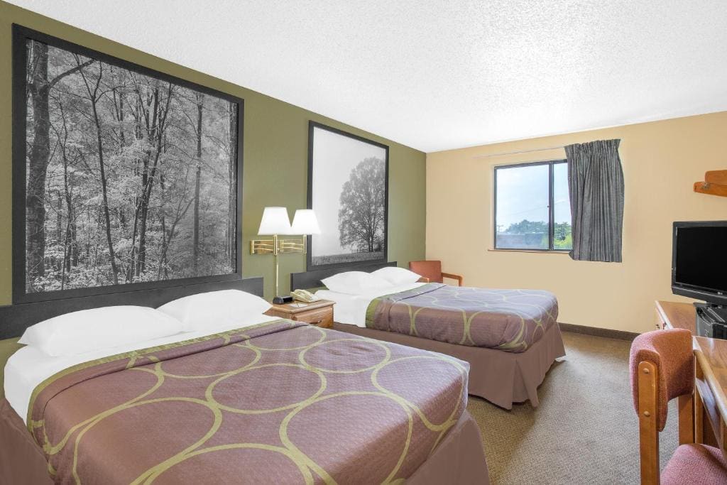 Deluxe Double Room with Two Double Beds - Non-Smoking room - Image 2
