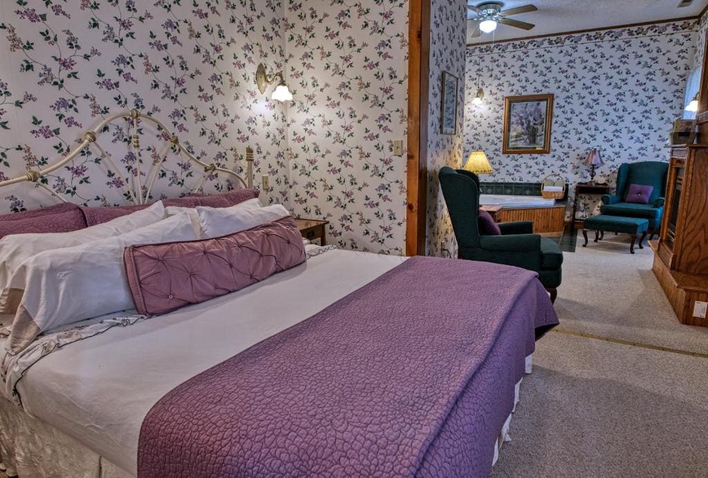 King Suite with Spa Bath room - Image 2