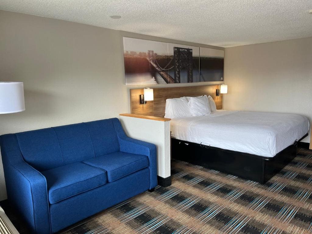 King Studio Suite - Non-Smoking room - Image 2