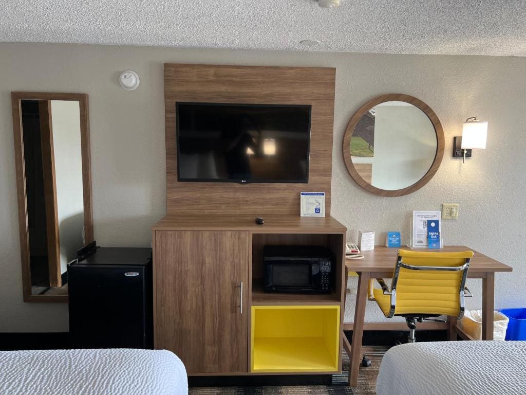 King Studio Suite - Non-Smoking room - Image 3