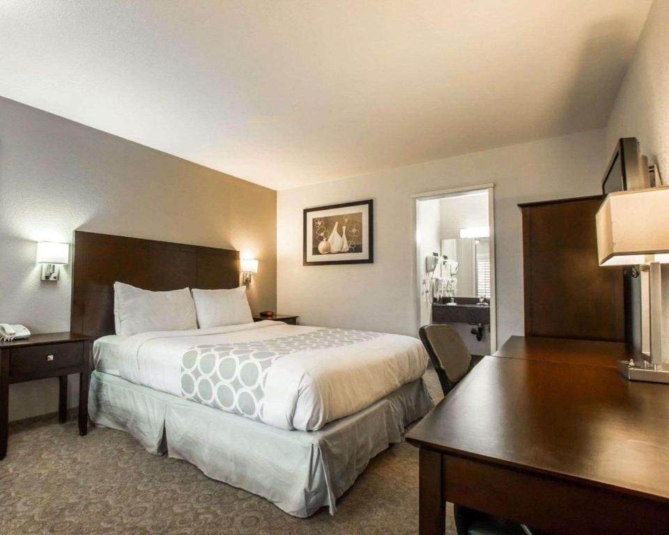 King Room - Non-Smoking room - Image 1