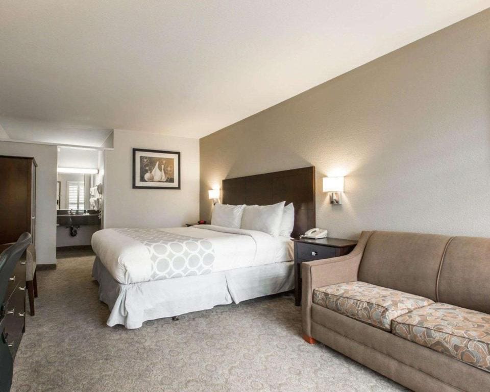 Queen Room - Non-Smoking room - Image 2
