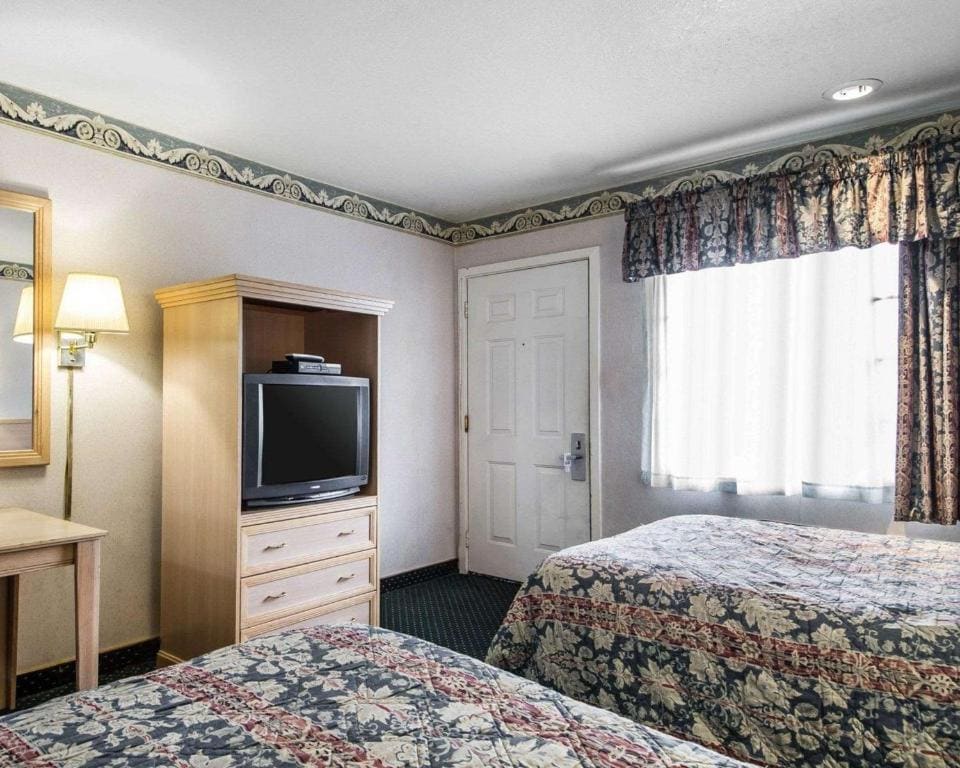 Double Room with Two Double Beds - Non-Smoking room - Image 1