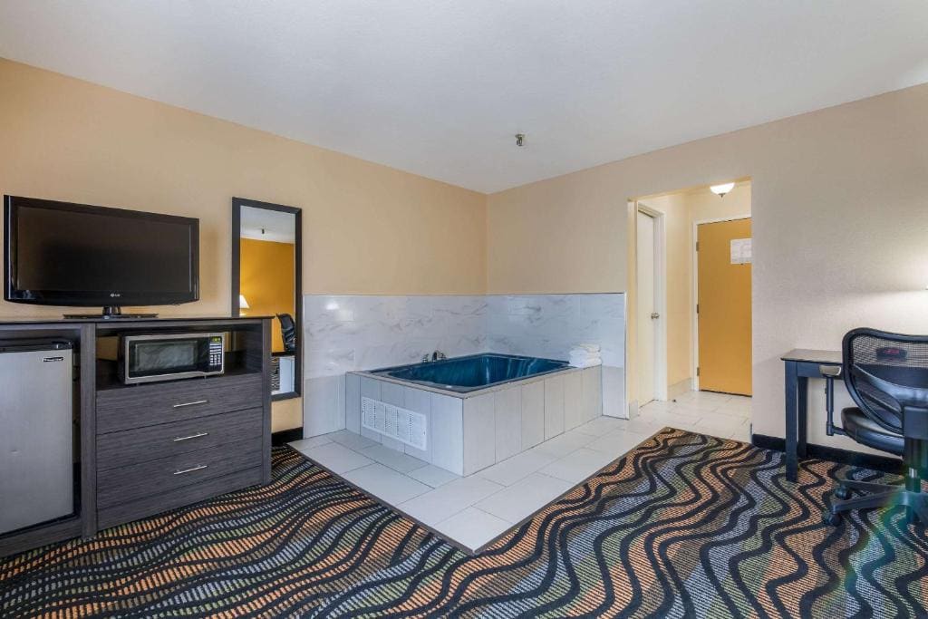 Standard King Room with Whirlpool - Non Smoking room - Image 2