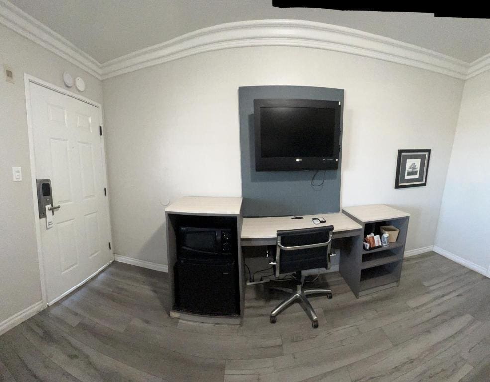 King Room - Non-Smoking room - Image 2
