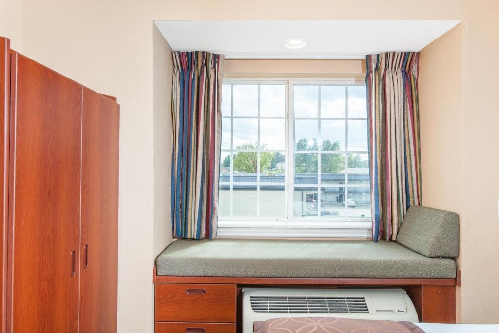 Queen Room with Two Queen Beds - Non-Smoking room - Image 1