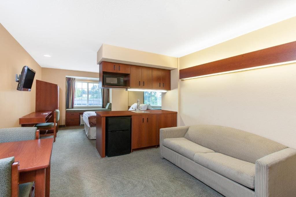 Queen Suite - Non-Smoking room - Image 1